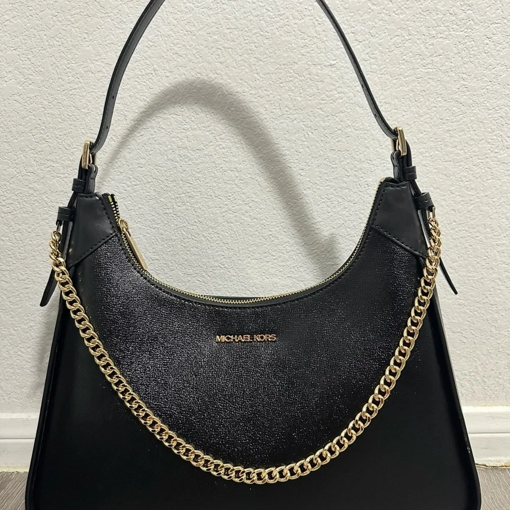 Michael Kors Black Shoulder Bag with Gold Chain - Picture 2 of 4